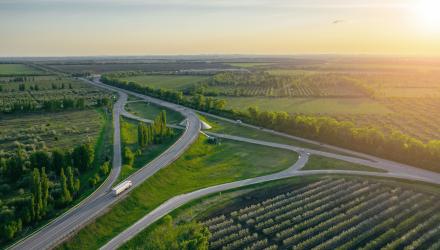 autobahn-green-environment-bird-perspective-tall.jpg